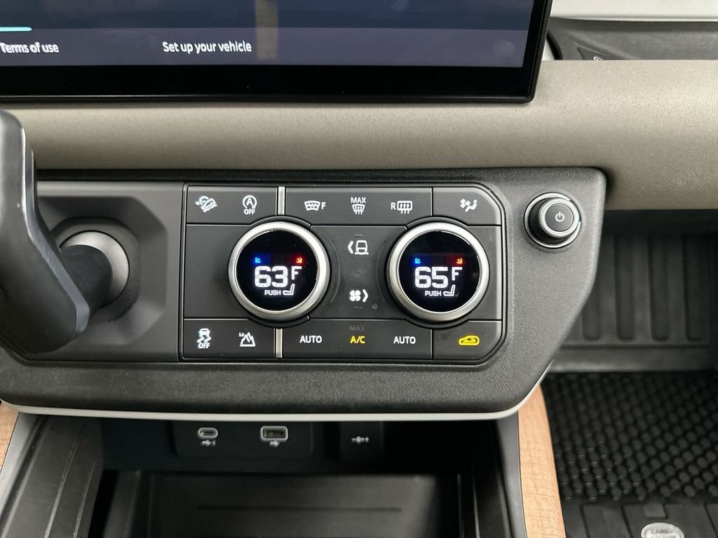Used 2023 Pangea Green Metallic Land Rover S image 24