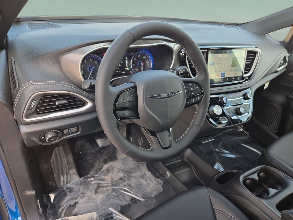 New 2026 Hydro Blue Pearl-Coat Exterior Paint Chrysler Select image 19