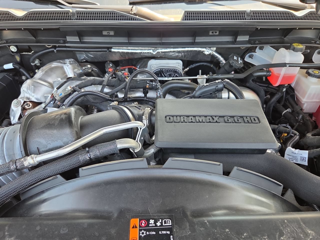 Used 2024 White Frost Tricoat GMC Denali image 31