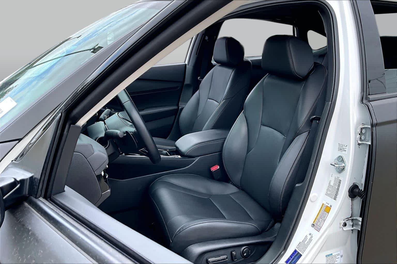 Used 2025 Platinum White Pearl Honda Sport-L image 8