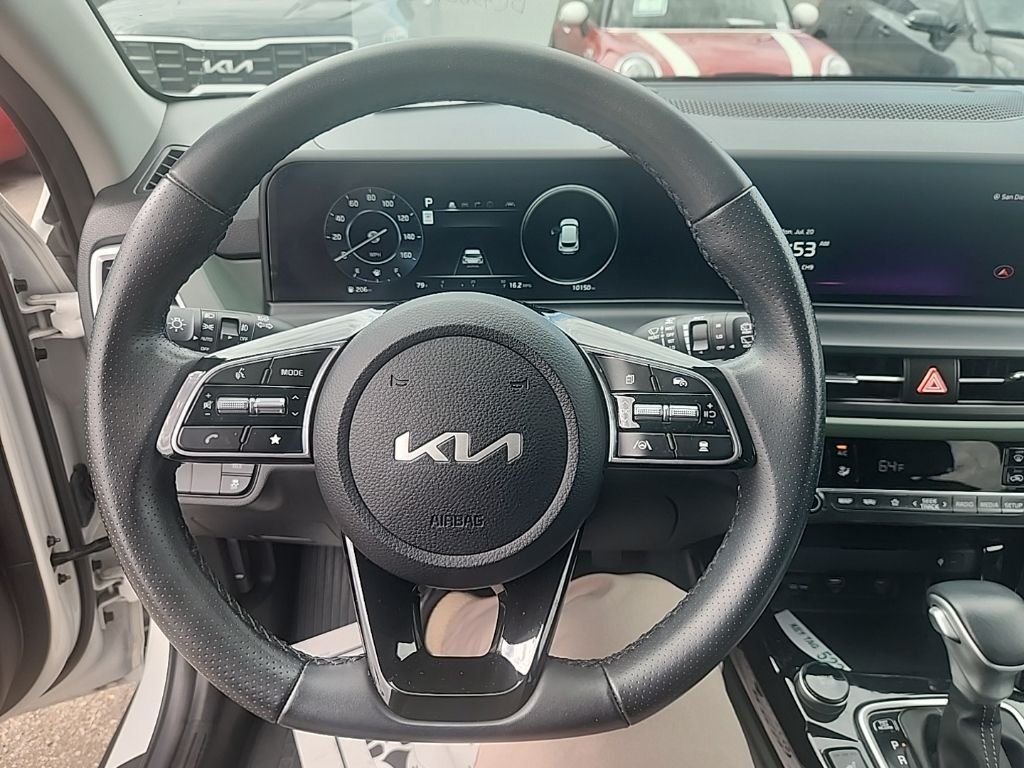 Used 2024 White Kia SX image 23