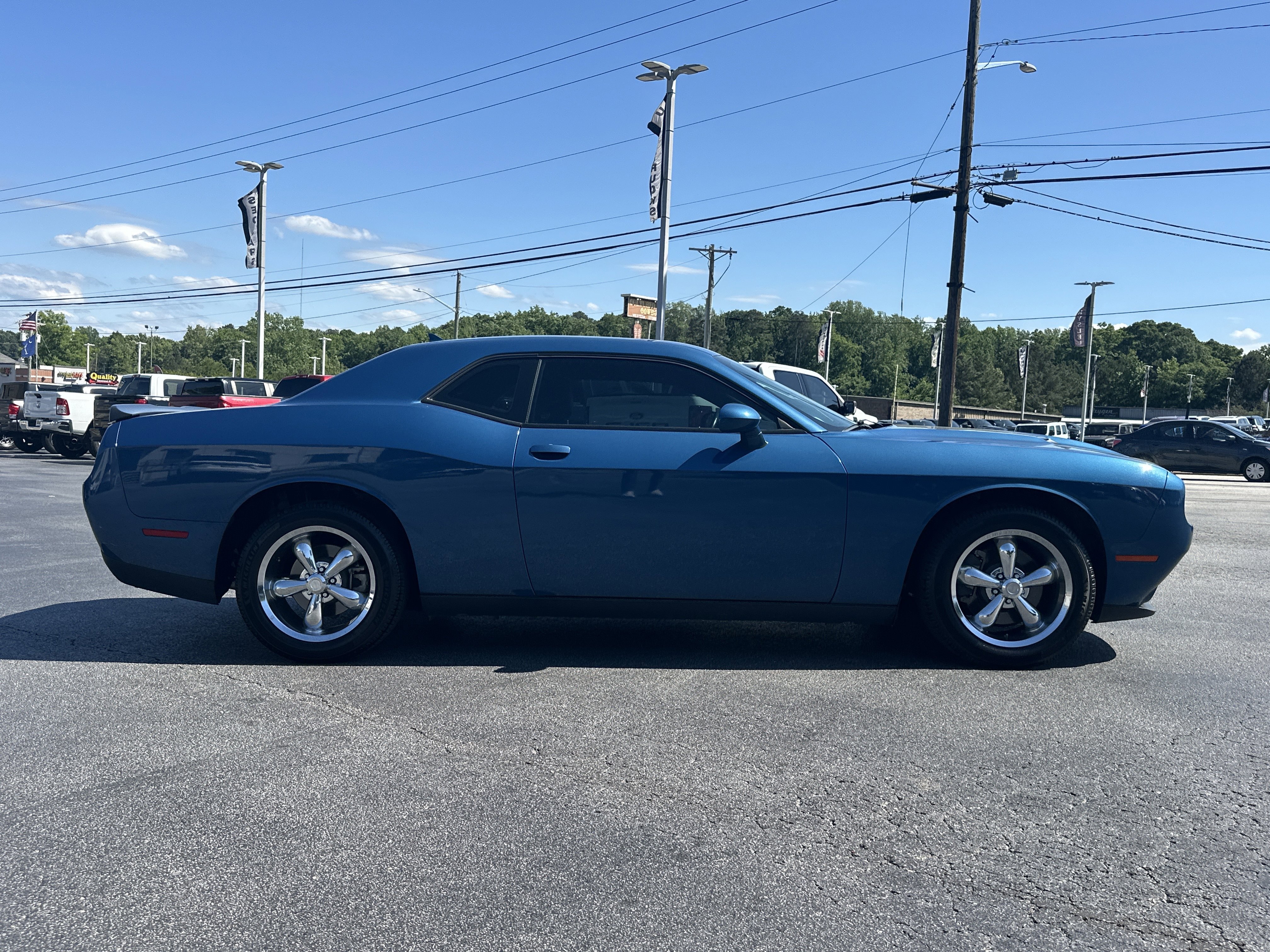 Used 2023 Frostbite Dodge SXT image 9