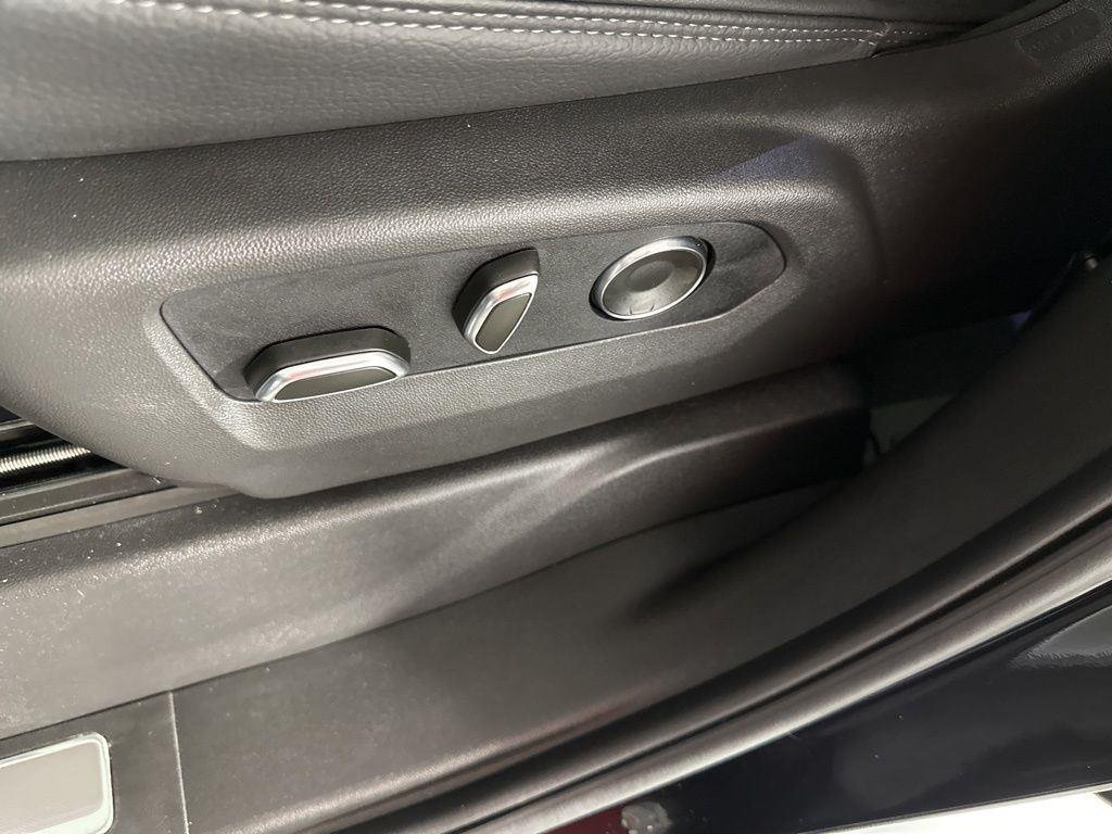 Used 2025 Onyx Black GMC Denali image 26