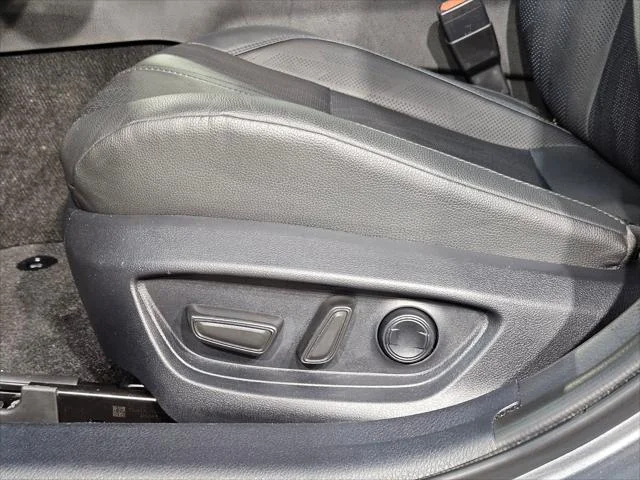 Certified Used 2025 PRECIOUS METAL Toyota  image 23