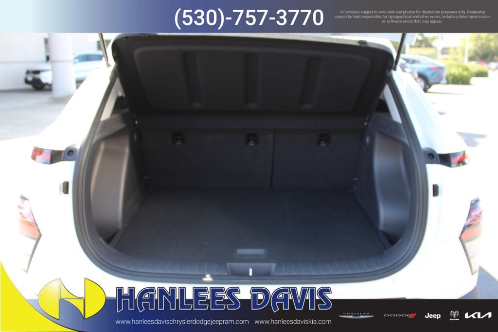 Used 2024 White Hyundai SEL image 10