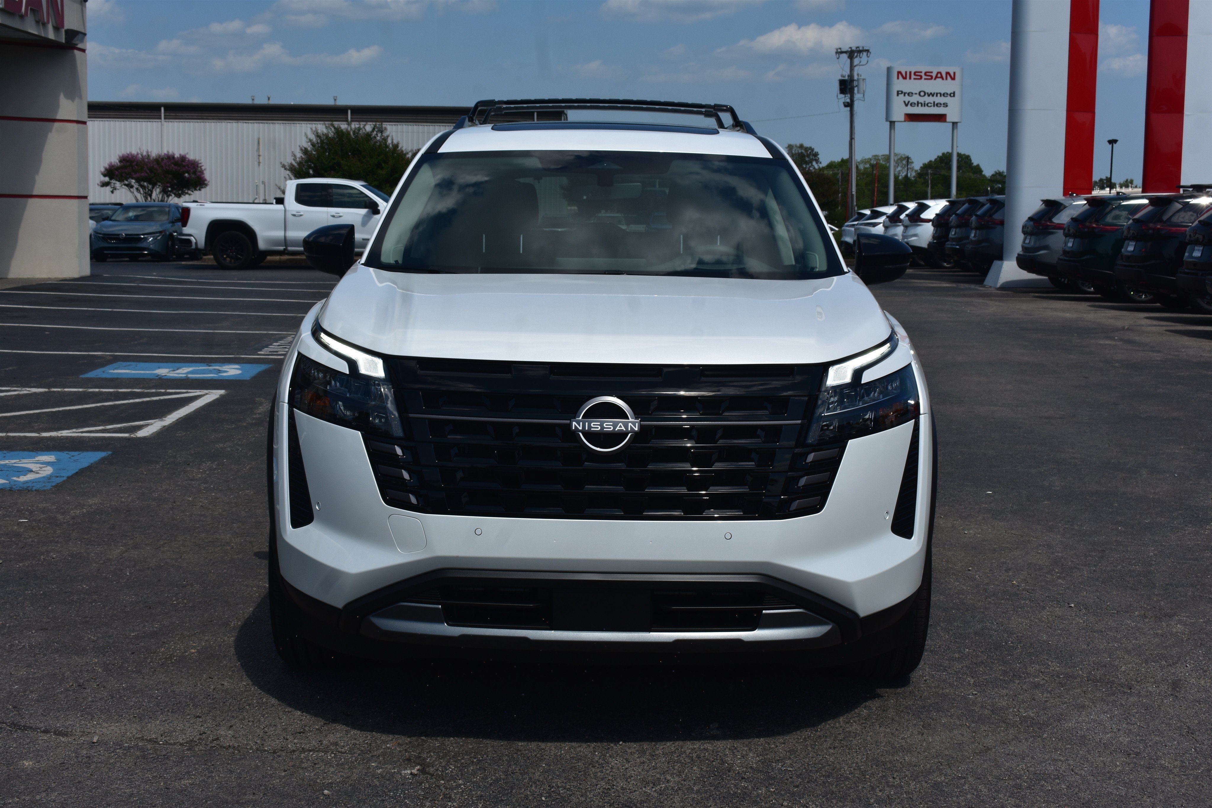 New 2026 Everest White Pearl TriCoat Nissan Platinum image 2
