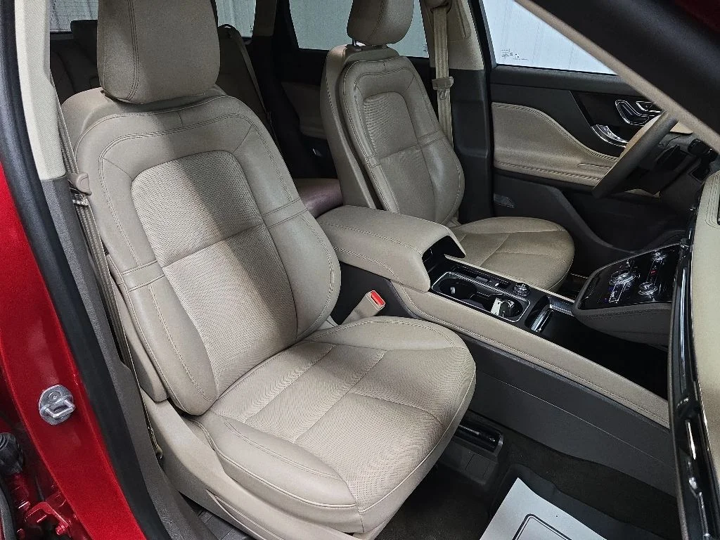 Used 2022 Red Lincoln Standard image 14