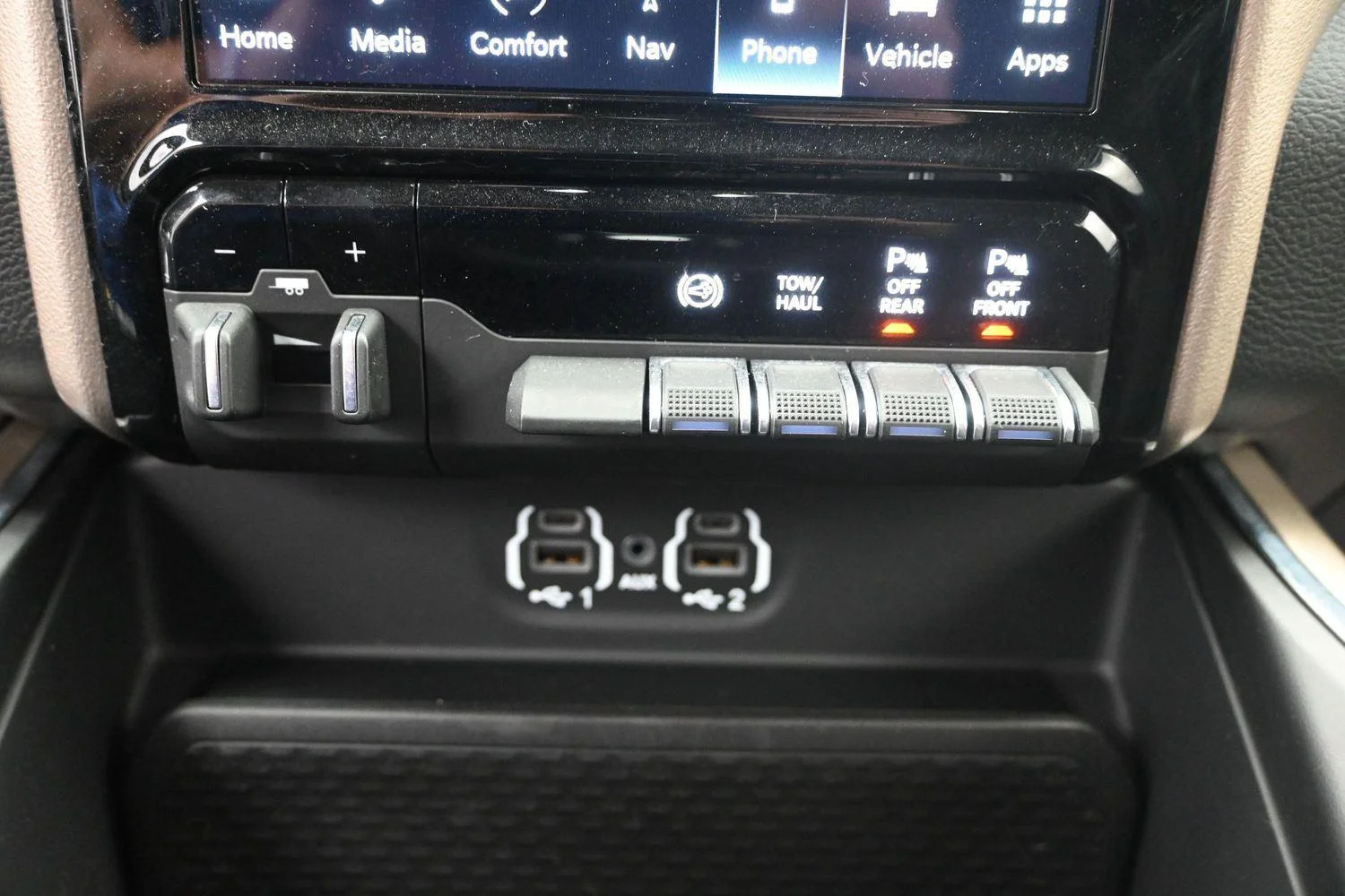 Used 2024 Diamond Black Crystal Pearlcoat Ram Laramie image 32