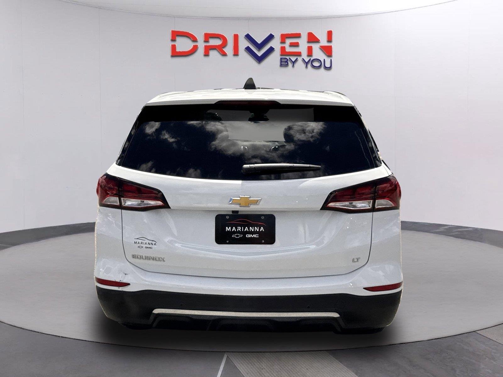 Used 2024 Summit White Chevrolet LT image 5