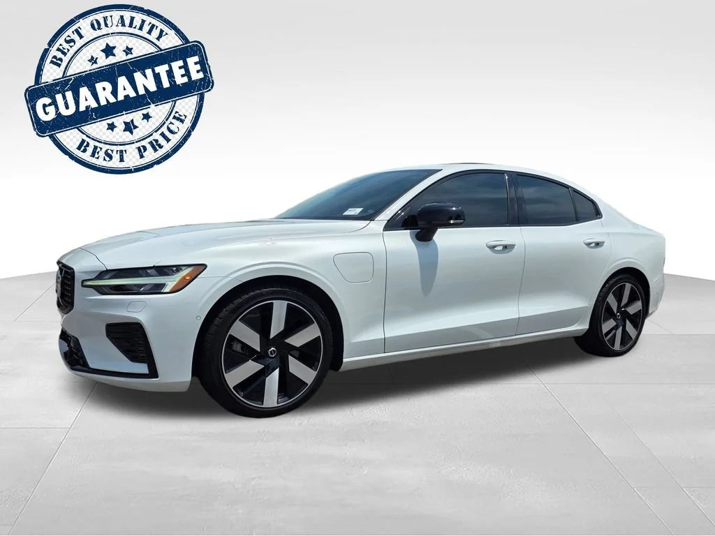 Used 2024 White Volvo T8 Ultimate Dark Theme image 2