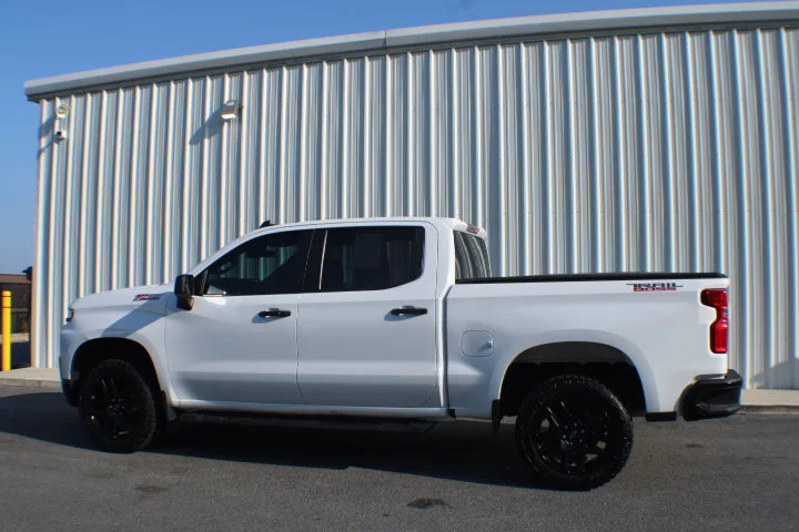 Used 2021 SUMMIT WHITE Chevrolet LT Trail Boss image 3