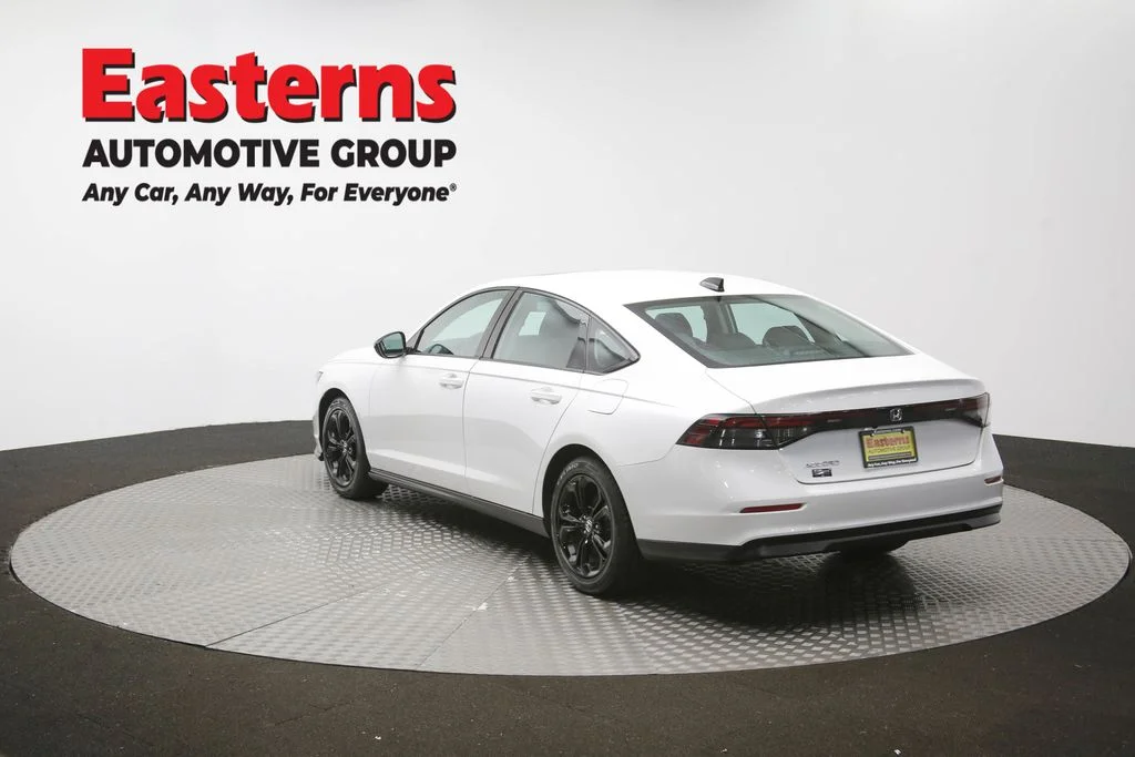 Used 2025 White Honda SE image 64