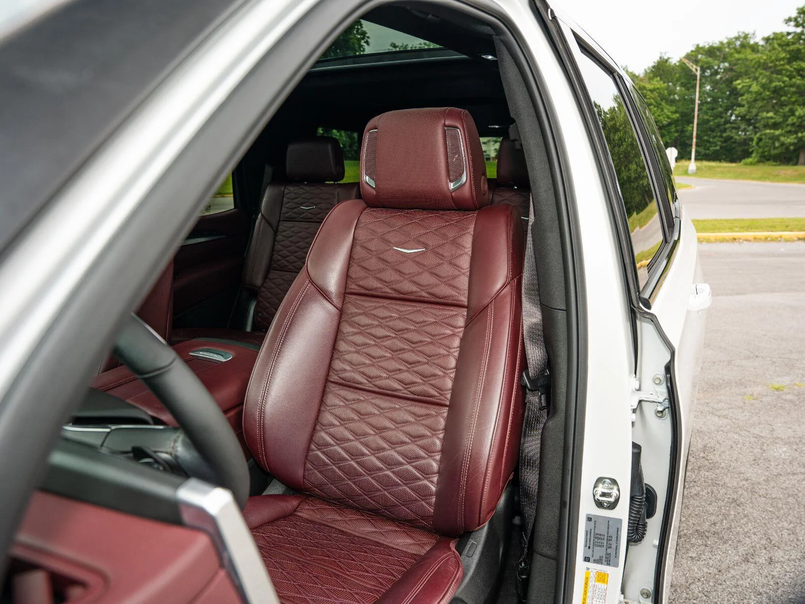 Used 2025 Crystal White Tricoat Cadillac Sport image 25