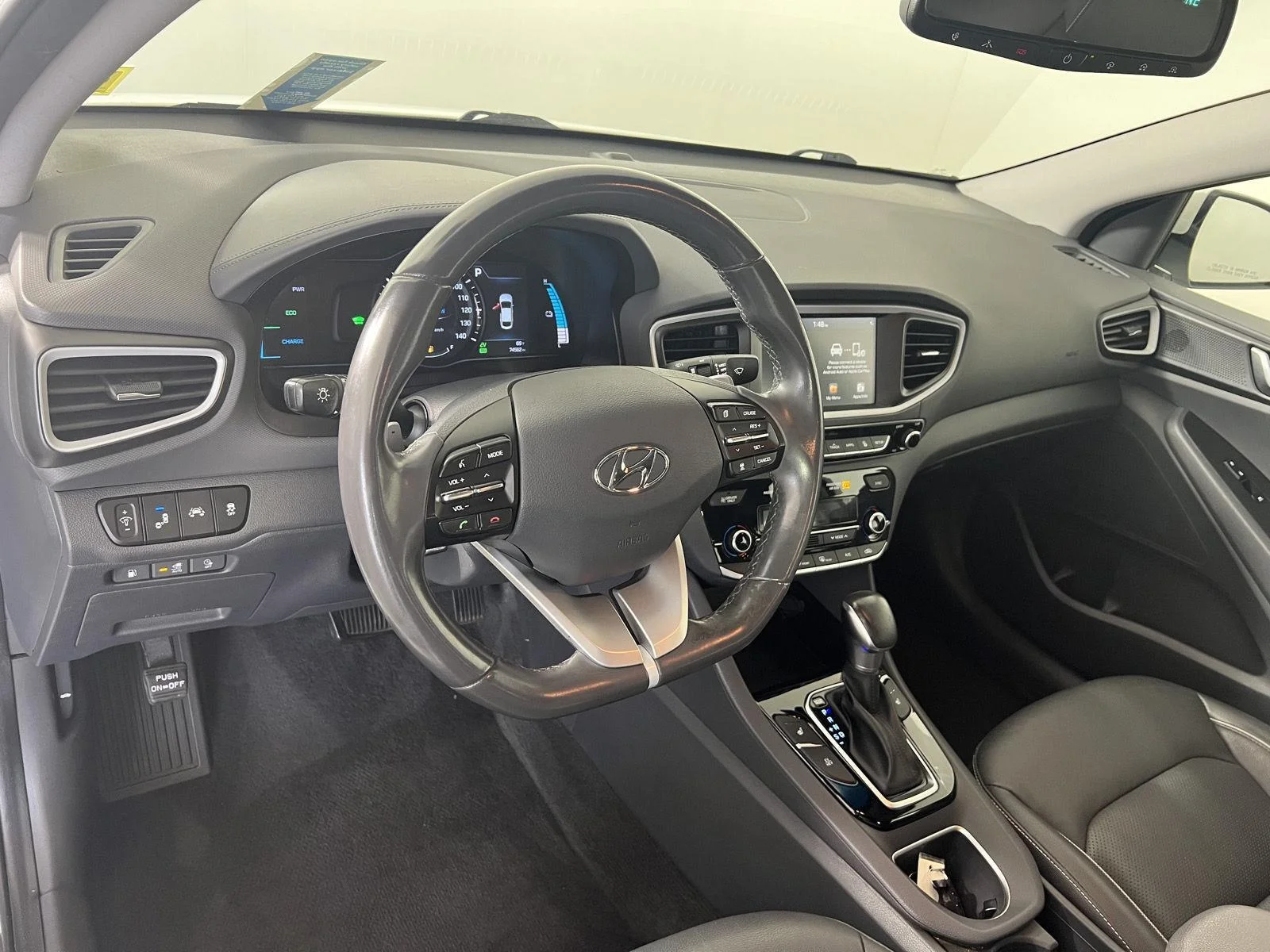 Used 2019 Ceramic White Hyundai Limited image 7