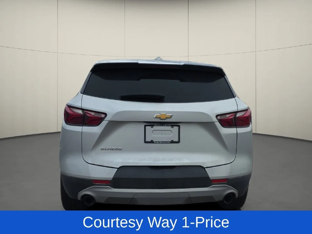 Used 2020 SILVER ICE METALLIC Chevrolet LT image 8