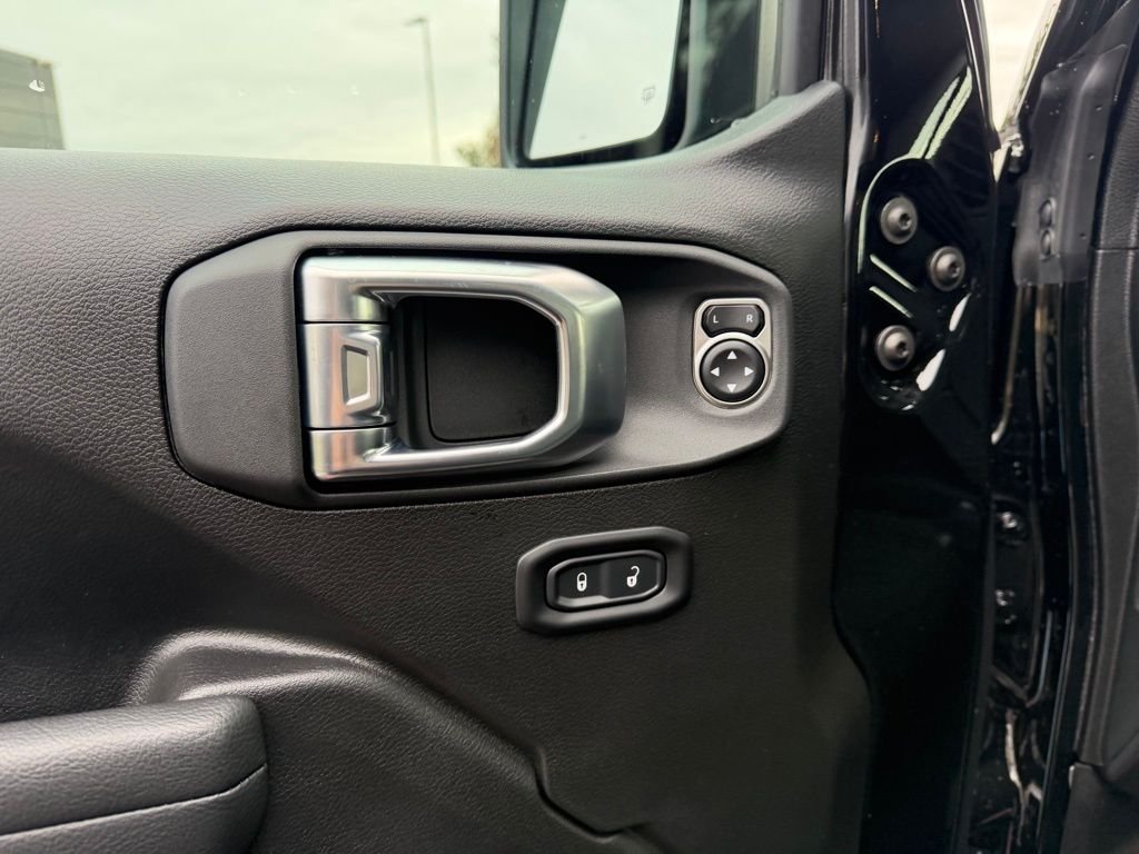 New 2026 Black Clear-Coat Exterior Paint Jeep Rubicon image 13