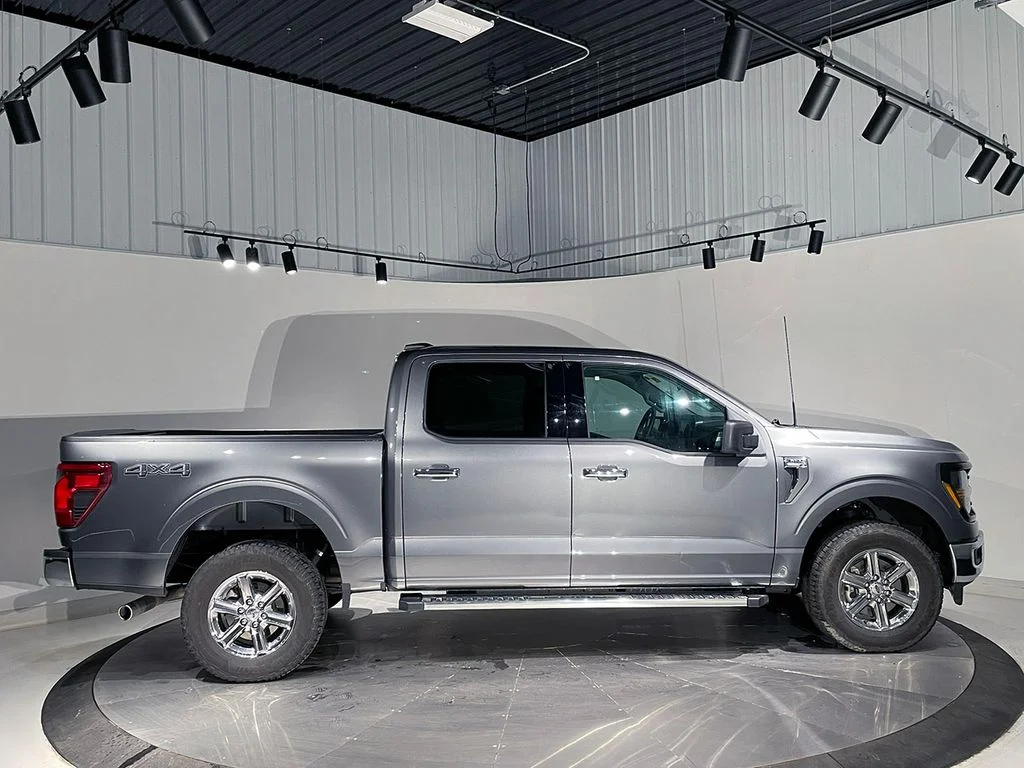 Used 2025 Gray Ford XLT image 10