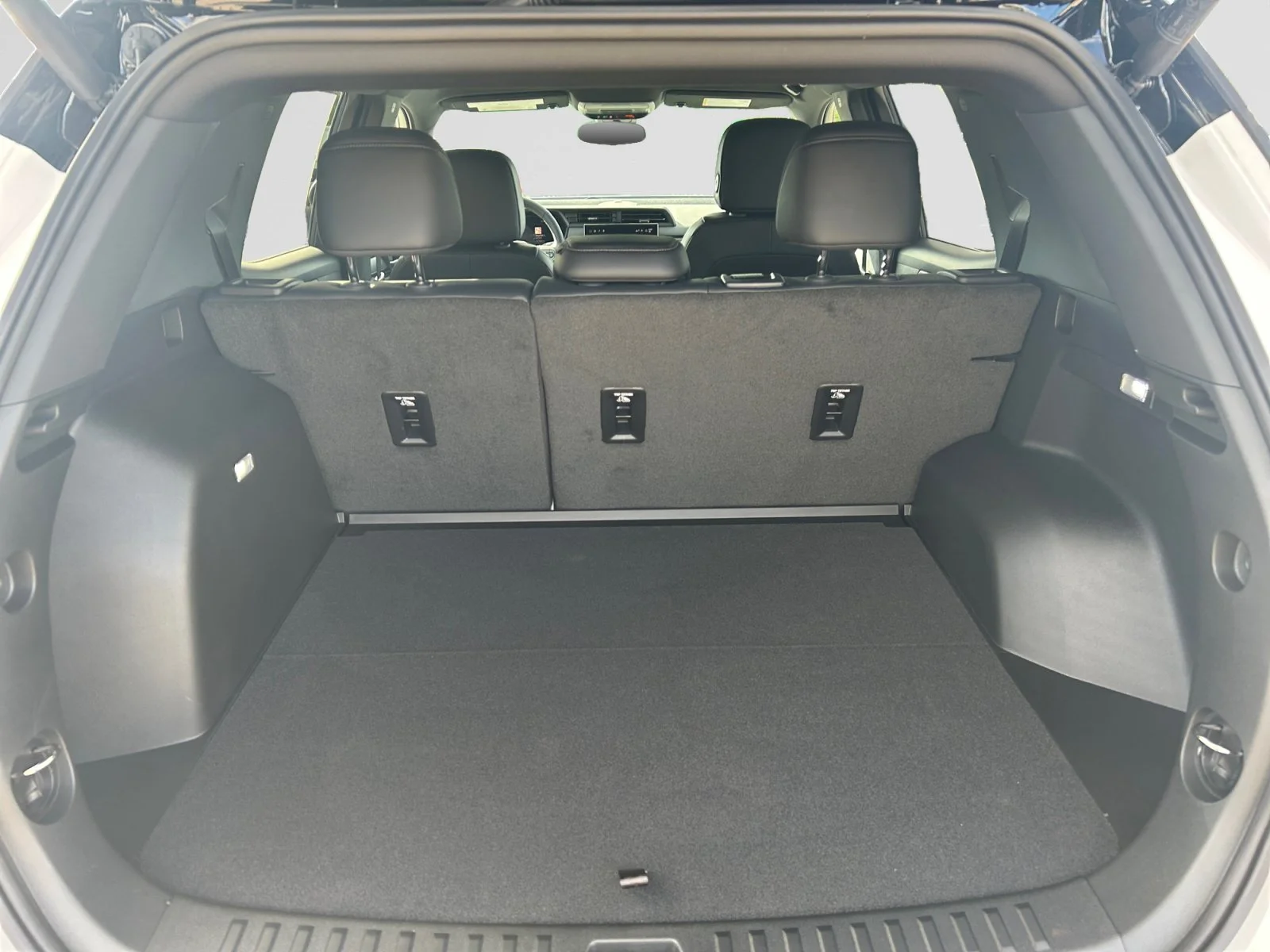 New 2027 Summit White GMC AWD AT4 image 10