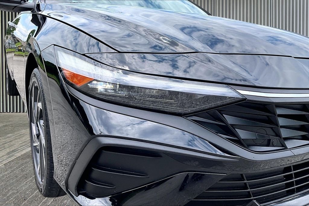 Certified Used 2025 Black Hyundai SEL Sport image 30