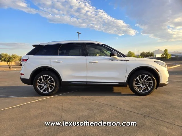 Used 2021 White Lincoln Standard image 7
