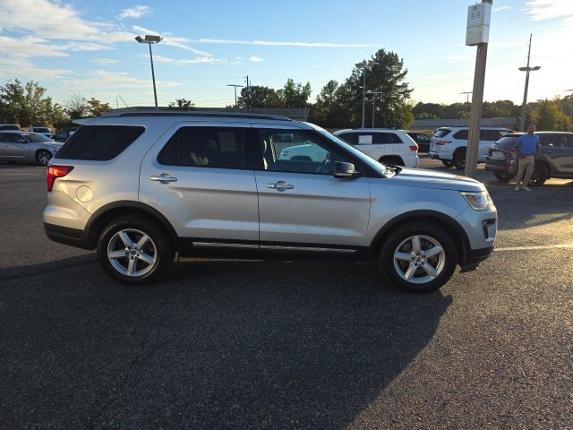 Used 2018 Silver Ford XLT image 2