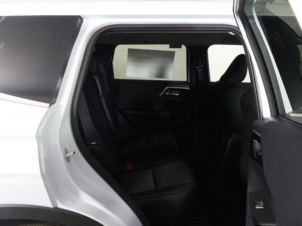 New 2026 White Mitsubishi ES image 32
