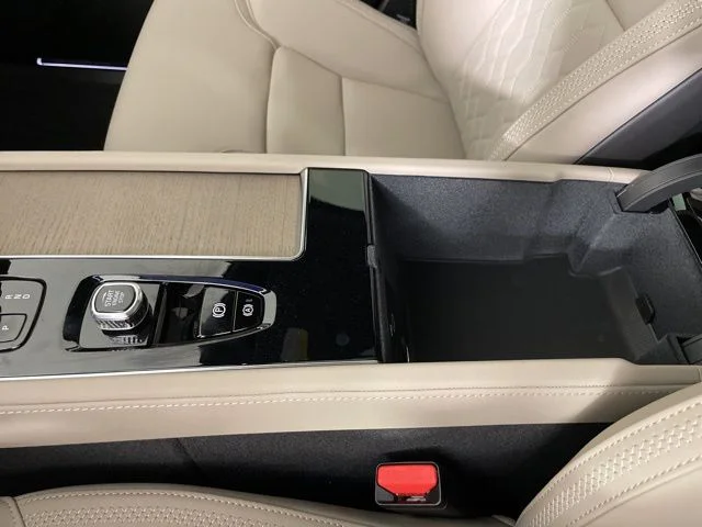 2026 Volvo XC90 Plus - Photo 33