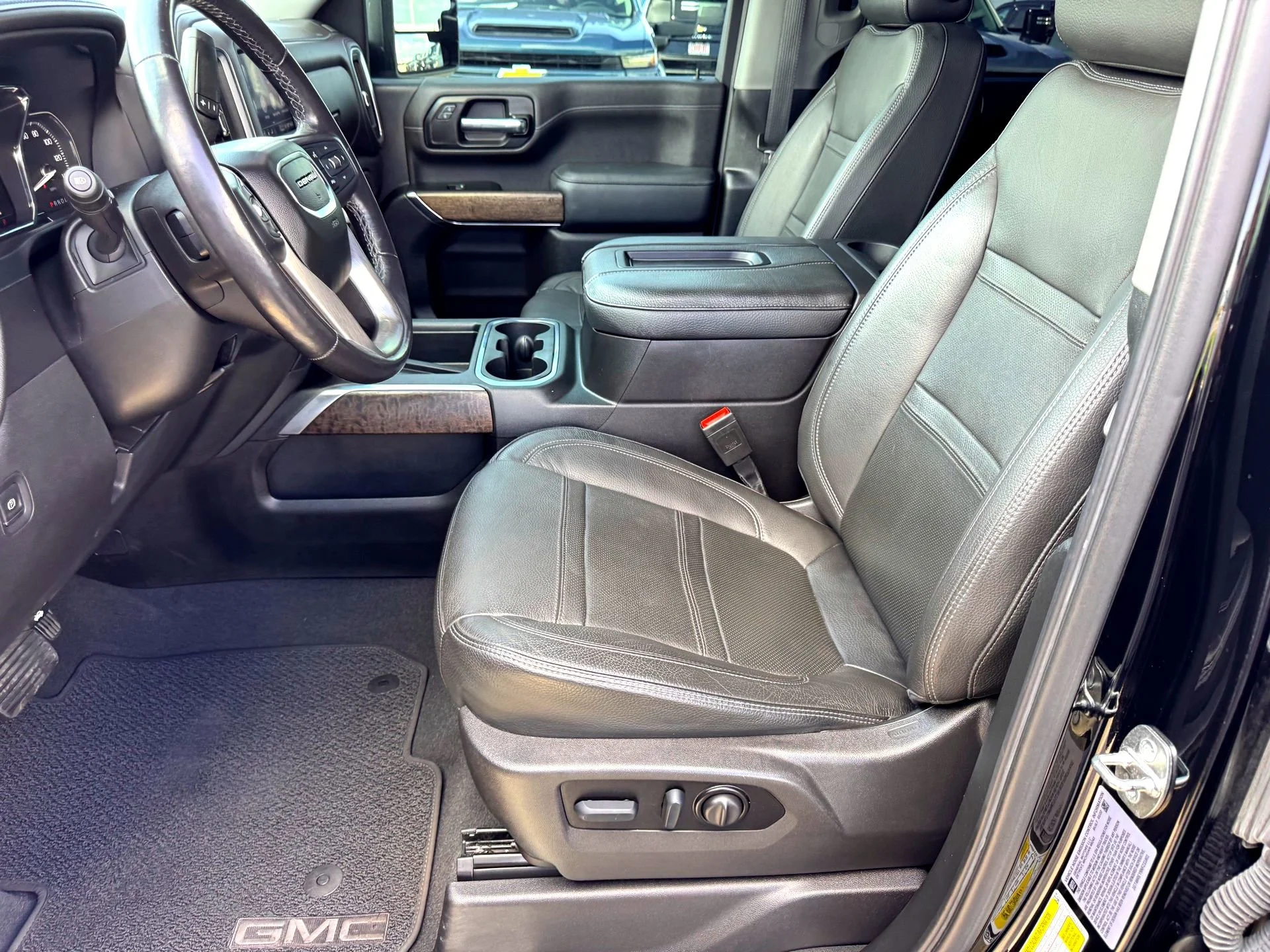 Used 2022 Onyx Black GMC Denali image 12