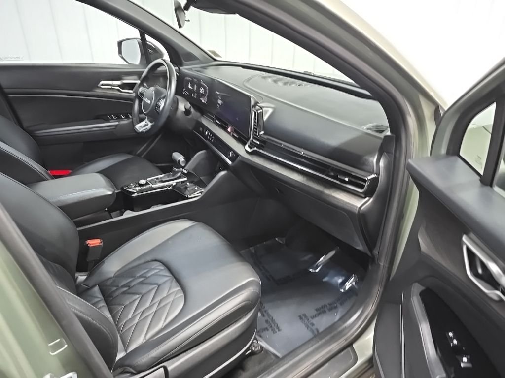 Used 2023 Green Kia X-Line image 16