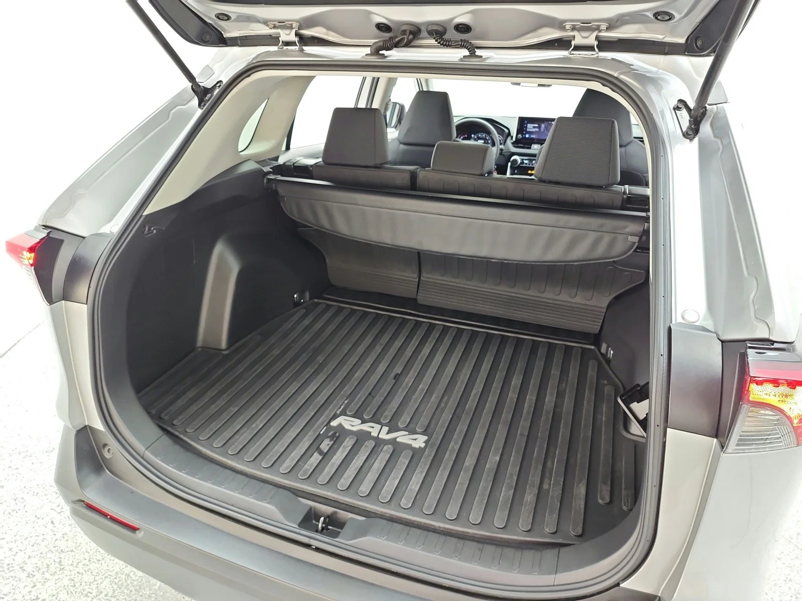 Used 2025 Silver Sky Metallic Toyota LE FWD (Natl) image 21