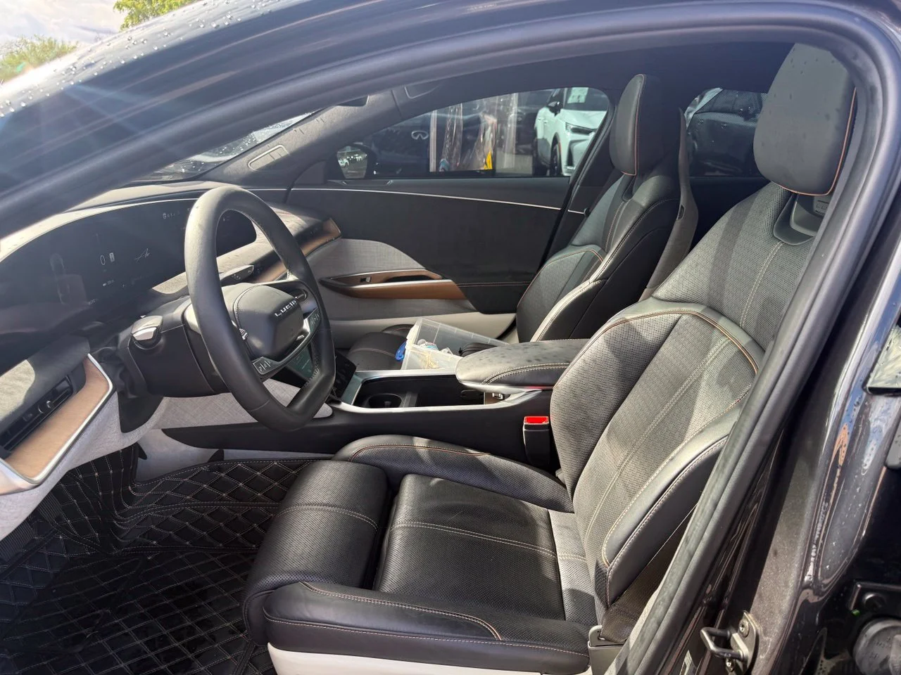 Used 2022  Lucid Grand Touring image 11