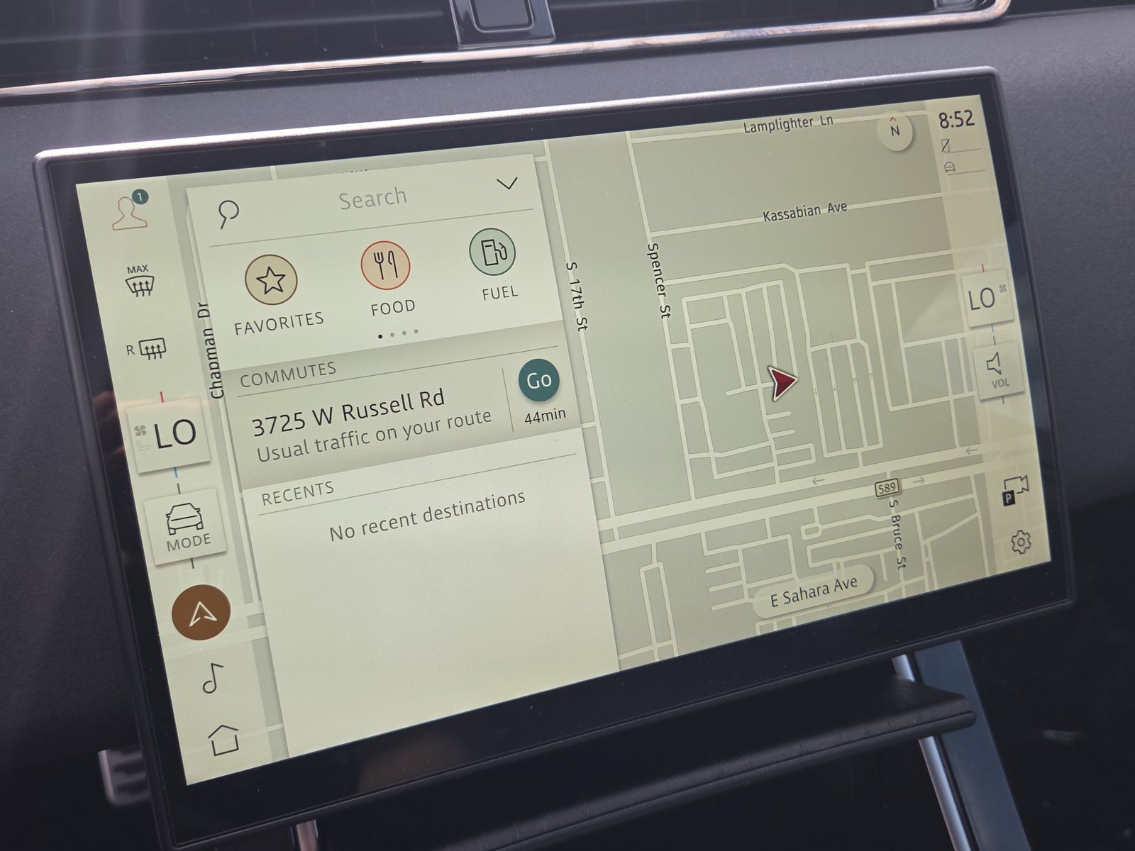 Used 2024 Fuji White Land Rover Dynamic SE image 13