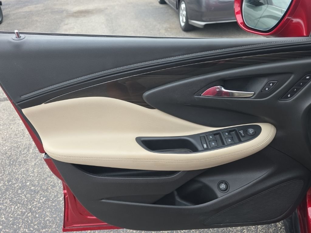 Used 2020 Red Buick Essence image 16