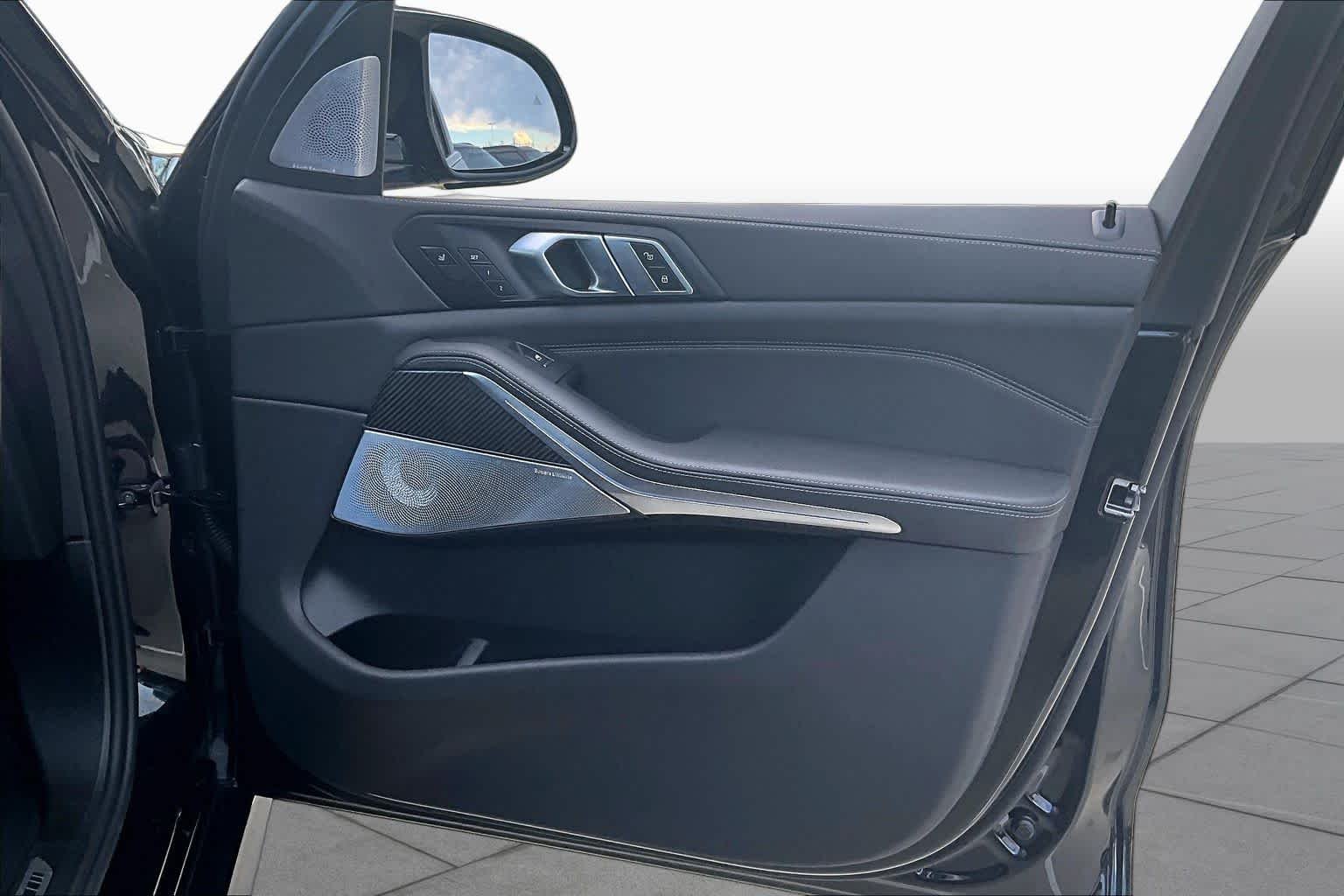 Used 2026 Black Sapphire Metallic BMW M60i image 25