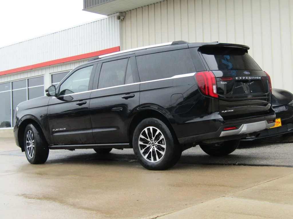 Used 2025 Black Ford Platinum image 10