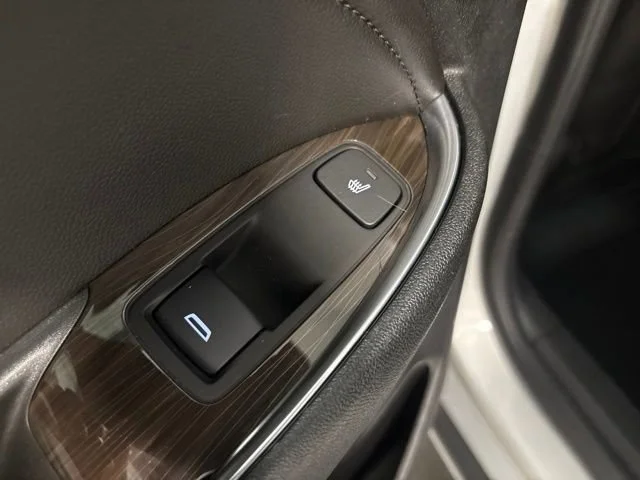 Used 2022 Silver Ice Metallic Chevrolet Premier image 31