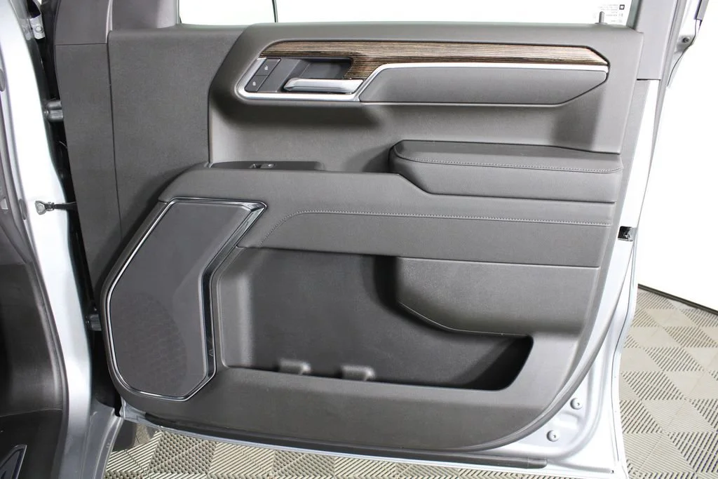New 2026 Sterling Metallic GMC Elevation image 8
