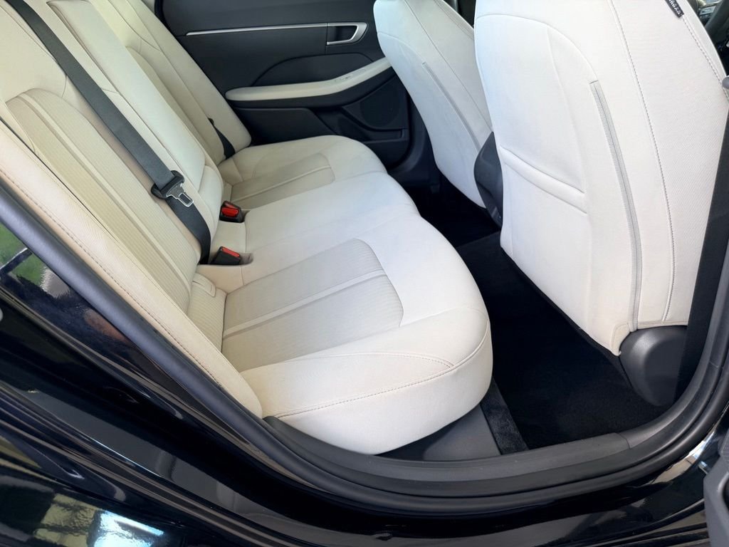 Used 2025 Black Hyundai SEL image 34