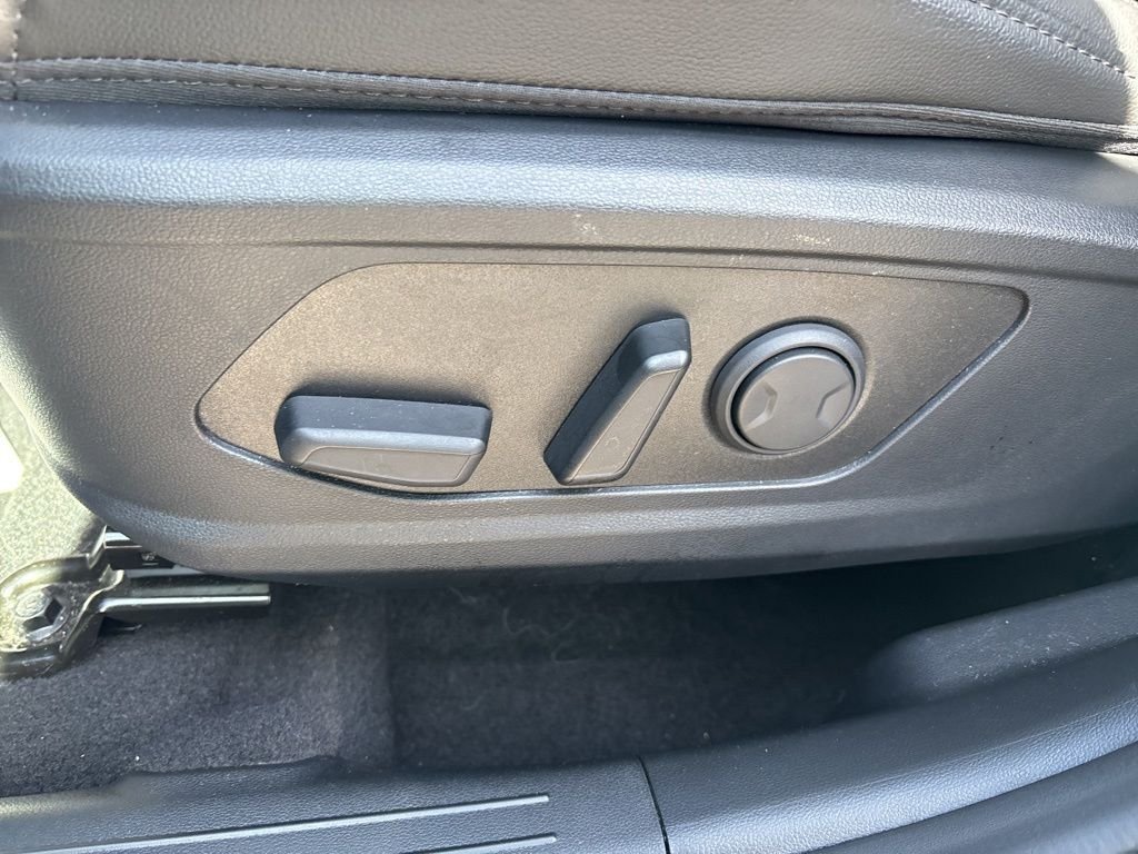 Certified Used 2025 Gray Hyundai SEL Convenience image 13