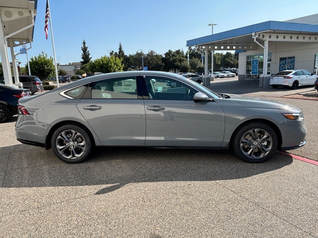 New 2026 Urban Gray Pearl Honda EX-L image 4