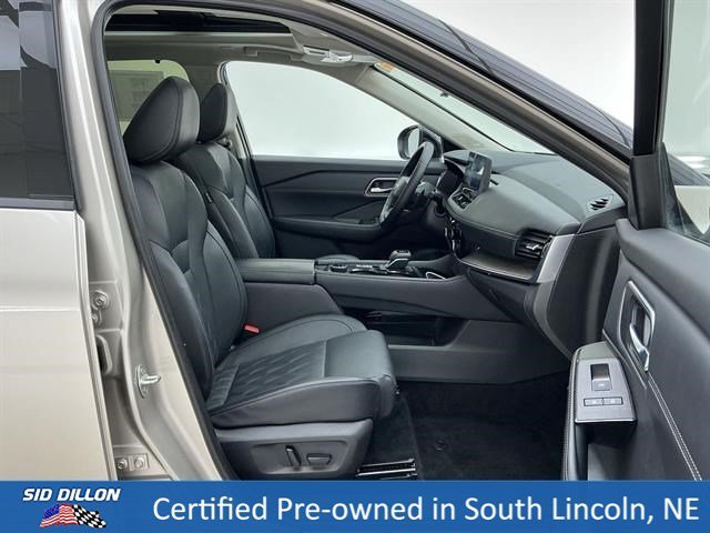Used 2025 Champagne Silver Metallic/Super Black Nissan Platinum image 26