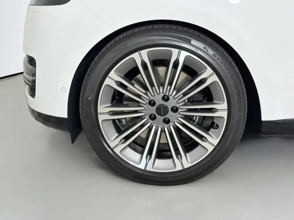 New 2026 Fuji White Land Rover SE image 33