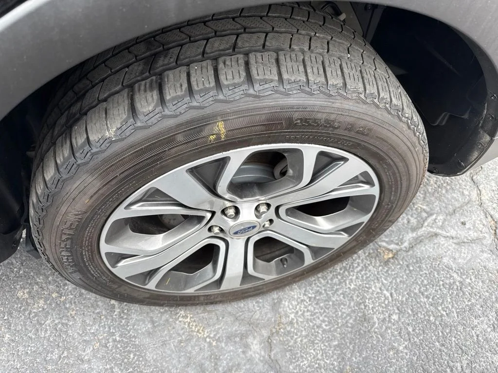 Used 2019 Black Metallic Ford Platinum image 20