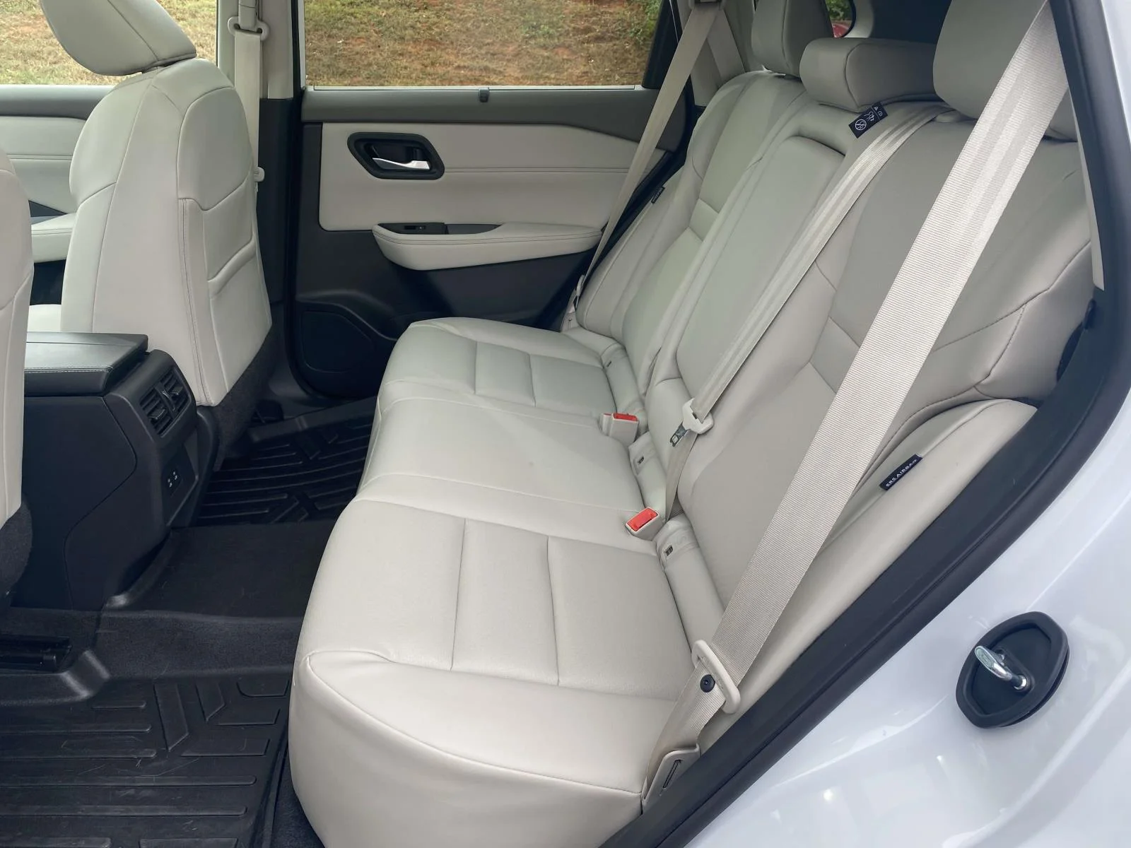Certified Used 2024 Everest White Pearl Nissan SV image 11