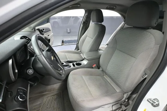 Used 2015 White Chevrolet LS image 17