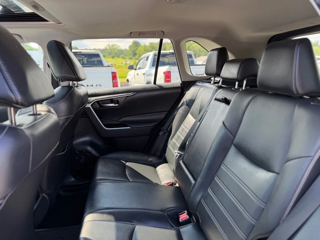 Used 2020 Gray Toyota XLE Premium image 6