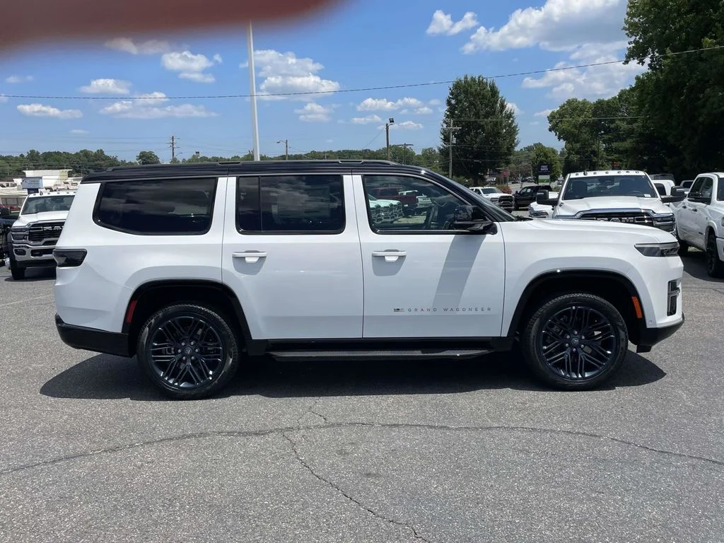 New 2026 Bright White Clear-Coat Exterior Paint Jeep 85th Anniversary Edition image 9