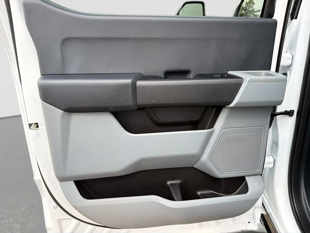 Used 2025 White Ford XL image 13