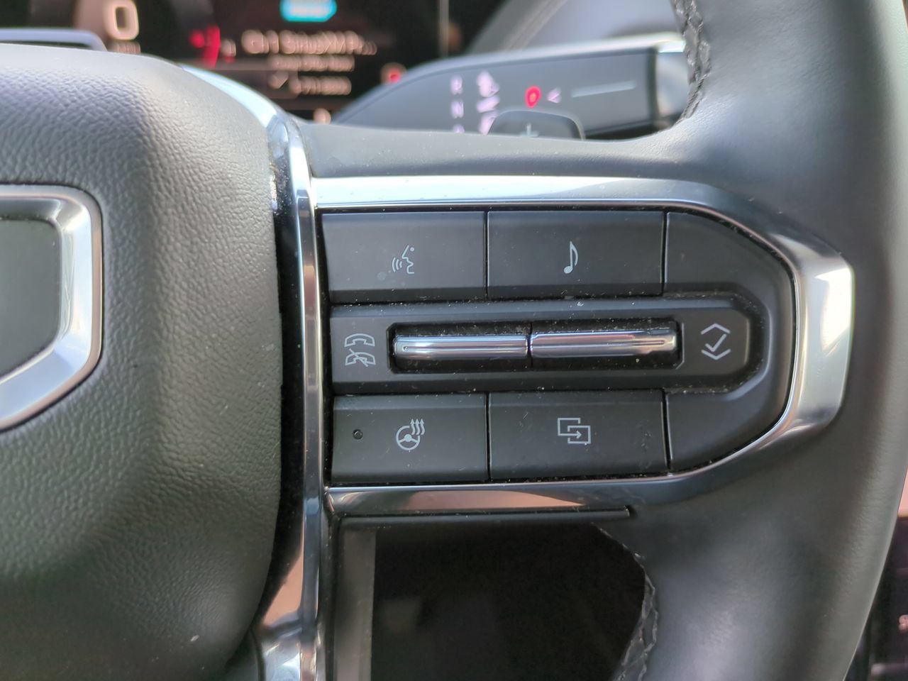 Used 2025 Sterling Metallic GMC Elevation image 27