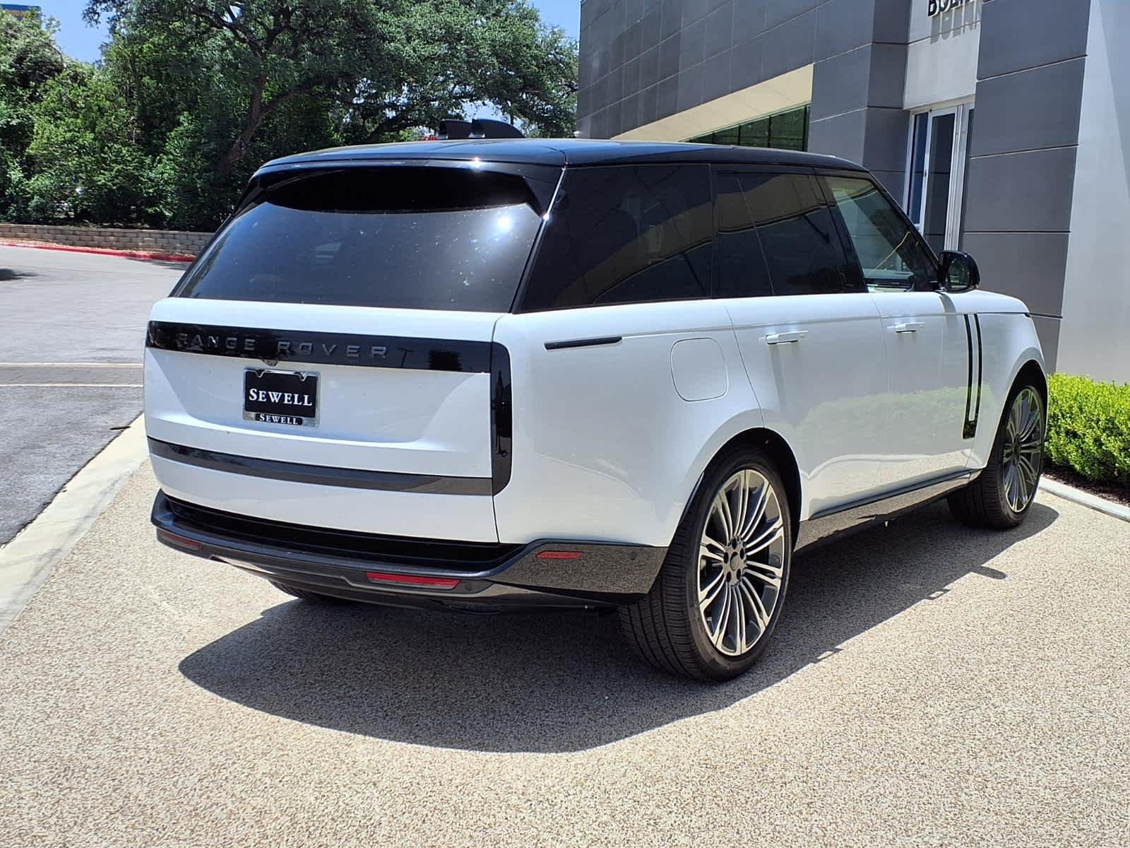 New 2026 Fuji White Land Rover SE image 6